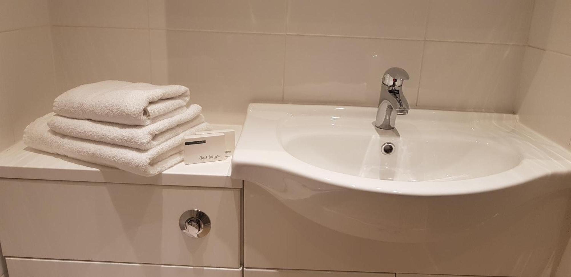 The Beverley Apartments London - Victoria Bilik gambar