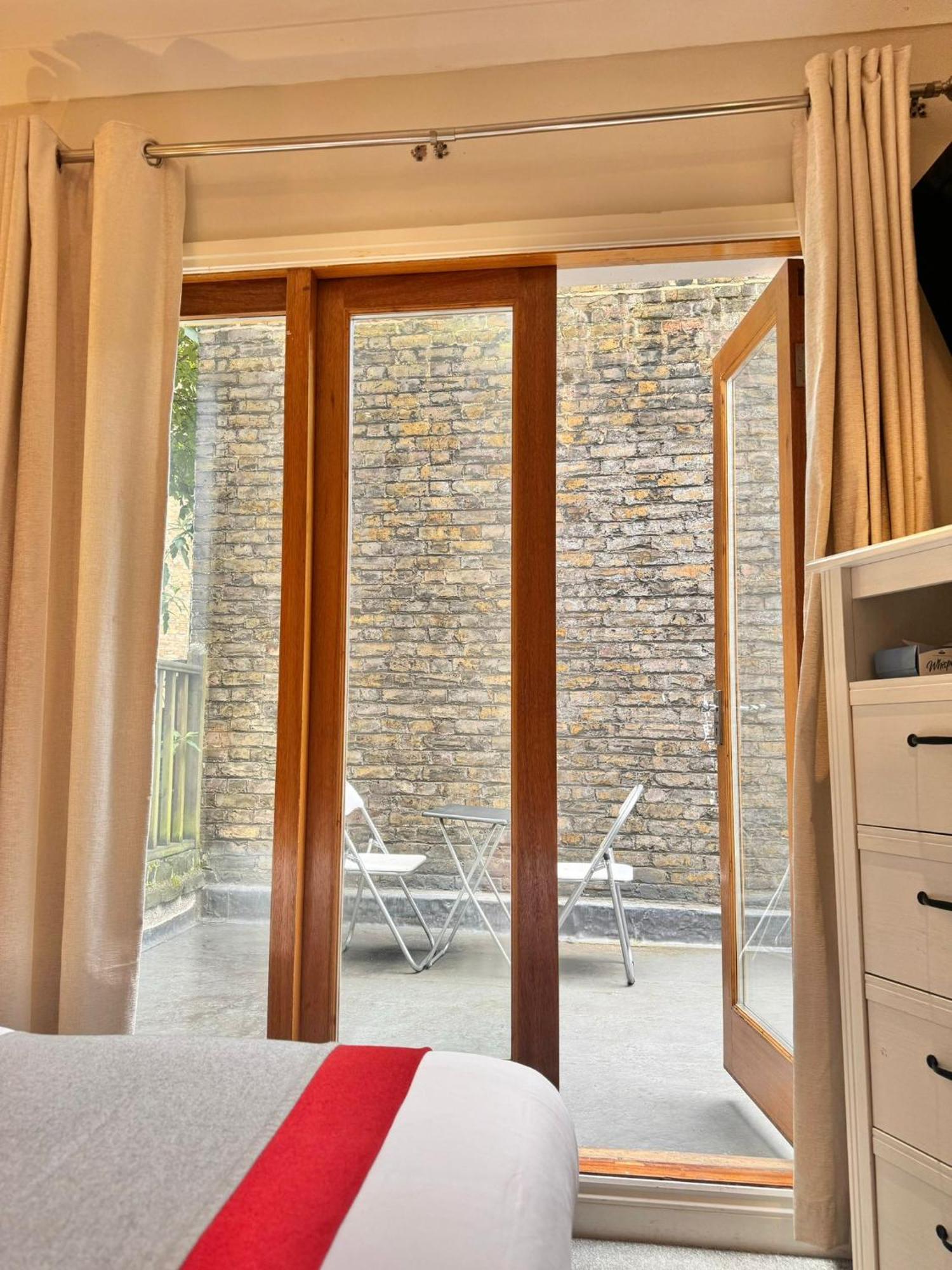 The Beverley Apartments London - Victoria Bilik gambar